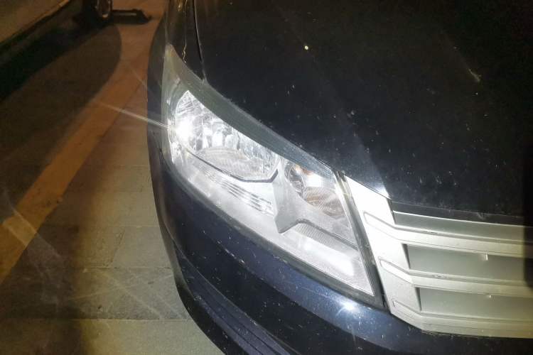 Used Volkswagen Santana 2013 1.6L Manual Fashion Edition Right Front Headlight