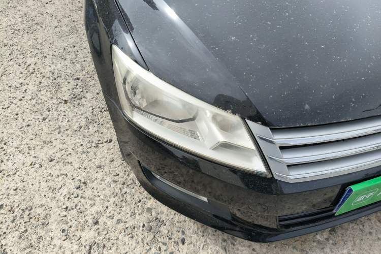 Used Volkswagen Santana 2013 1.6L Automatic Luxury Edition Right Front Headlight