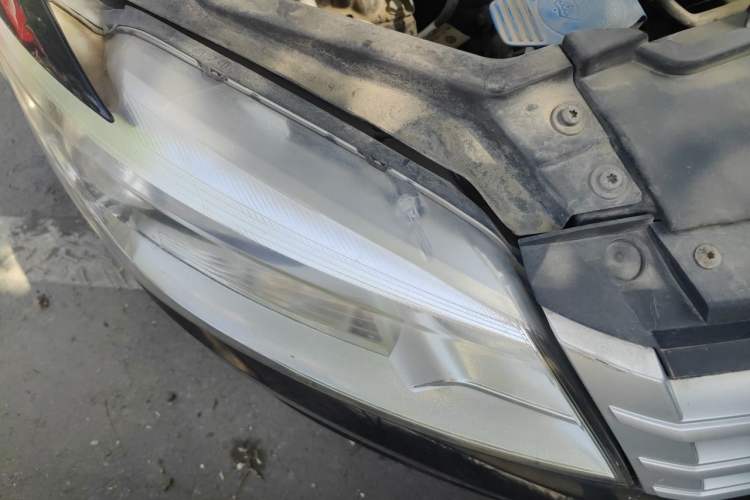 Used Volkswagen Santana 2013 1.6L Manual Fashion Edition Right Front Headlight