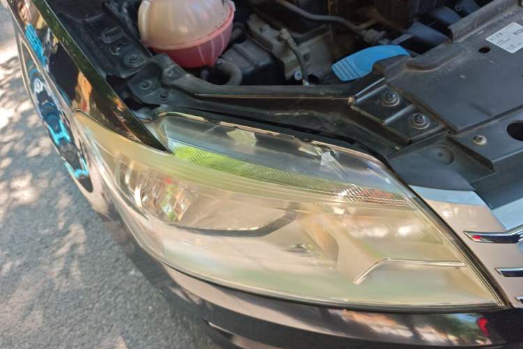 Used Volkswagen Santana 2013 1.6L Automatic Comfort Edition Right Front Headlight