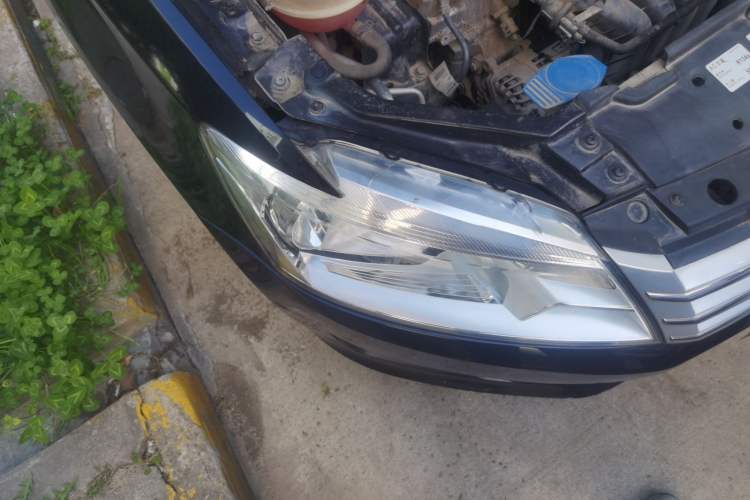 Used Volkswagen Santana 2013 1.6L Manual Comfort Edition Right Front Headlight