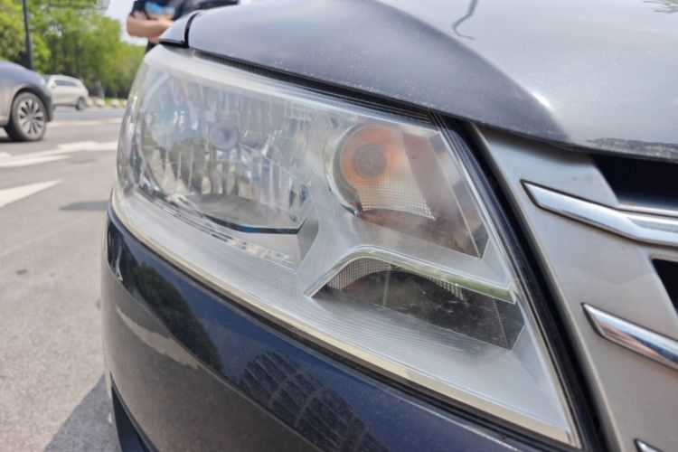Used Volkswagen Santana 2013 1.6L Automatic Comfort Edition Right Front Headlight