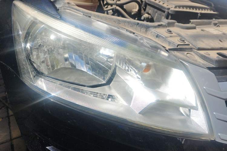 Used Volkswagen Santana 2013 1.6L Manual Fashion Edition Right Front Headlight