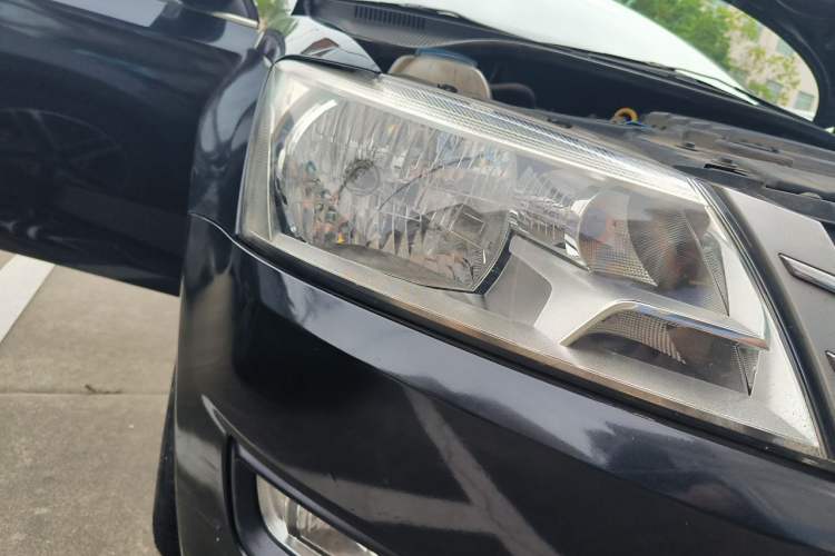 Used Volkswagen Santana 2013 1.6L Automatic Comfort Edition Right Front Headlight