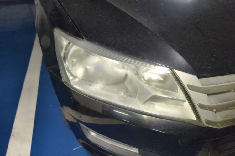 Used Volkswagen Santana 2013 1.6L Automatic Luxury Edition Right Front Headlight