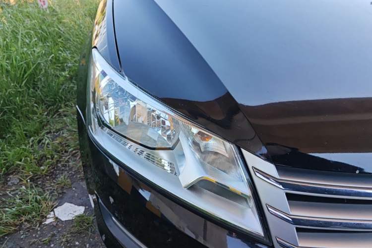 Used Volkswagen Santana 2013 1.6L Manual Comfort Edition Right Front Headlight