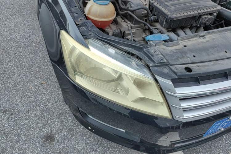Used Volkswagen Santana 2013 1.6L Automatic Comfort Edition Right Front Headlight