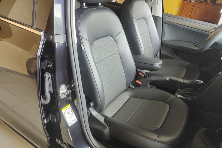 Used Volkswagen Santana 2013 1.6L Automatic Comfort Edition Right Front Seat