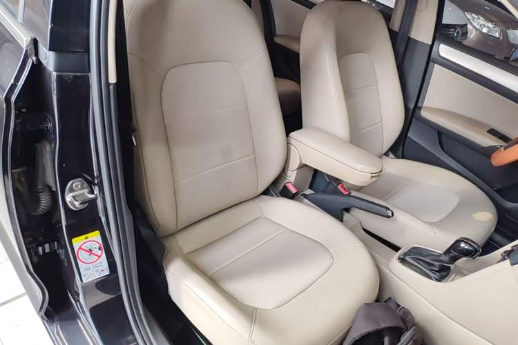 Used Volkswagen Santana 2013 1.6L Automatic Comfort Edition Right Front Seat