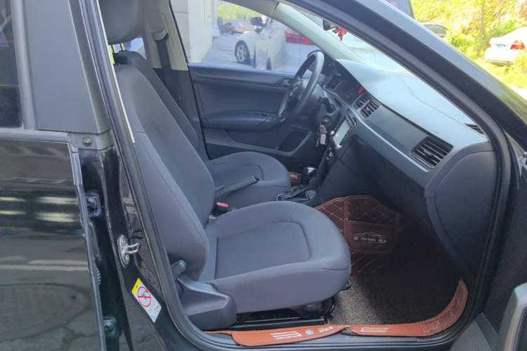 Used Volkswagen Santana 2013 1.6L Automatic Fashion Edition Right Front Seat