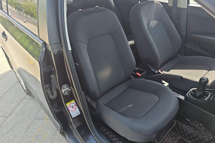 Used Volkswagen Santana 2013 1.6L Manual Fashion Edition Right Front Seat