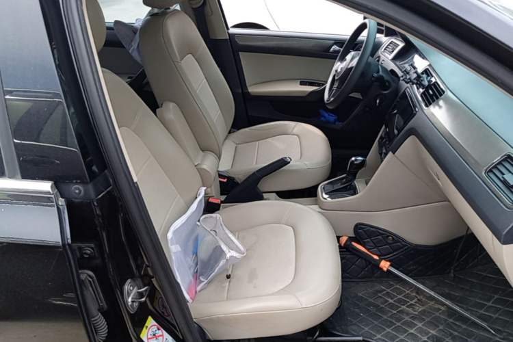 Used Volkswagen Santana 2013 1.6L Automatic Comfort Edition Right Front Seat