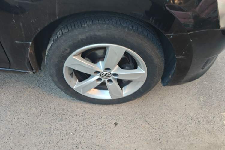 Used Volkswagen Santana 2013 1.6L Manual Comfort Edition Right Front Wheel Hub
