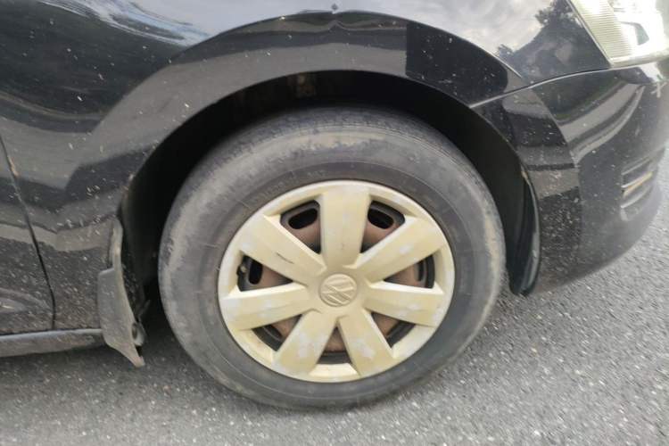 Used Volkswagen Santana 2013 1.6L Manual Fashion Edition Right Front Wheel Hub