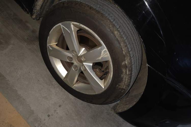 Used Volkswagen Santana 2013 1.6L Automatic Comfort Edition Right Front Wheel Hub