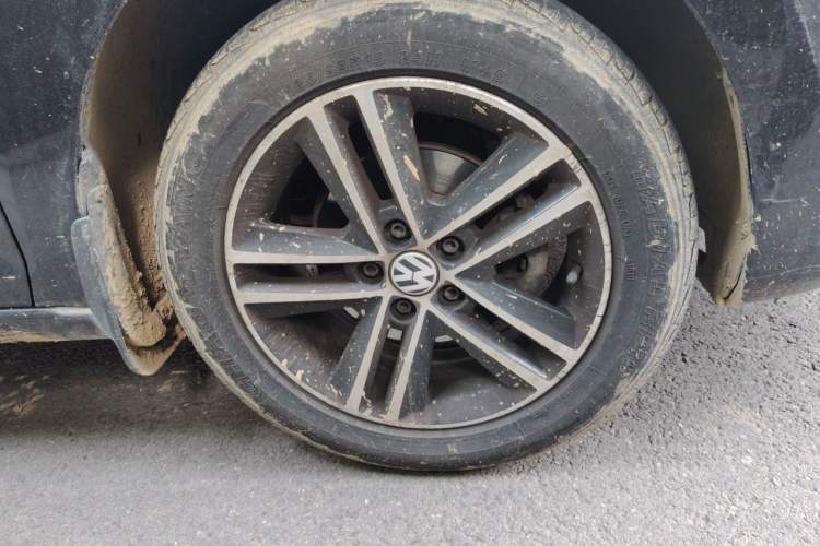 Used Volkswagen Santana 2013 1.6L Manual Fashion Edition Right Front Wheel Hub