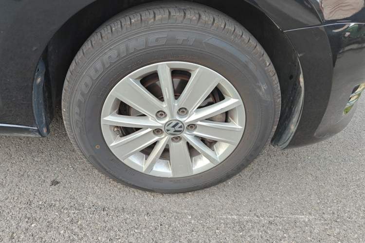 Used Volkswagen Santana 2013 1.6L Automatic Fashion Edition Right Front Wheel Hub