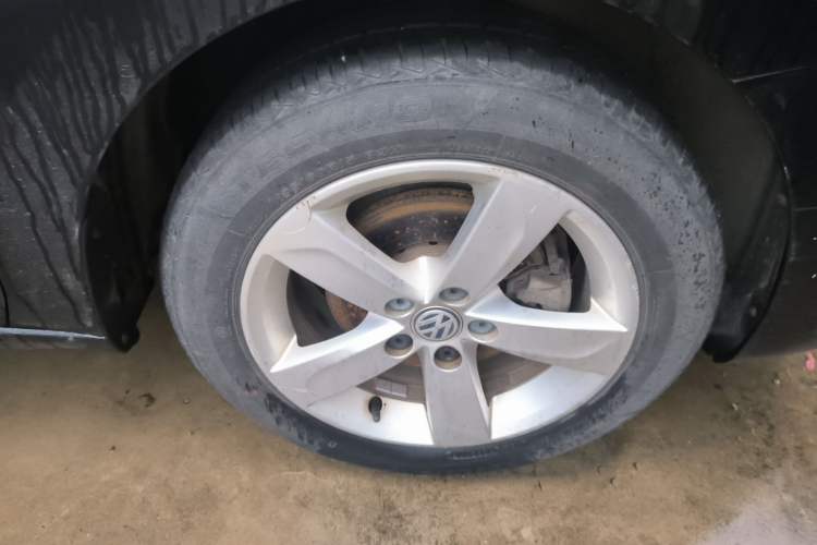 Used Volkswagen Santana 2013 1.4L Manual Comfort Edition Right Front Wheel Hub
