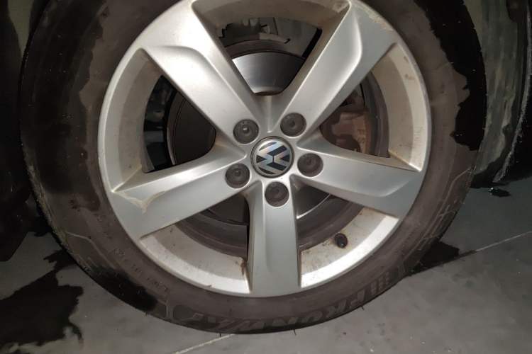 Used Volkswagen Santana 2013 1.6L Automatic Comfort Edition Right Front Wheel Hub