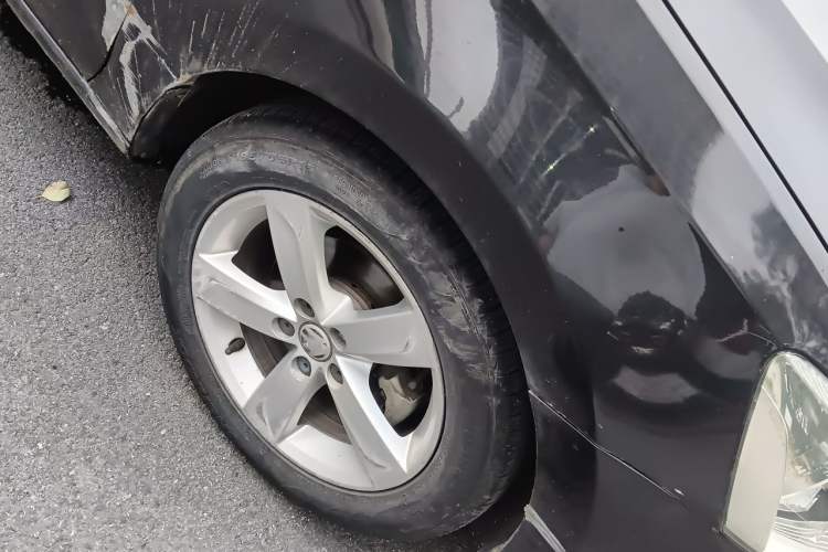 Used Volkswagen Santana 2013 1.6L Manual Comfort Edition Right Front Wheel Hub