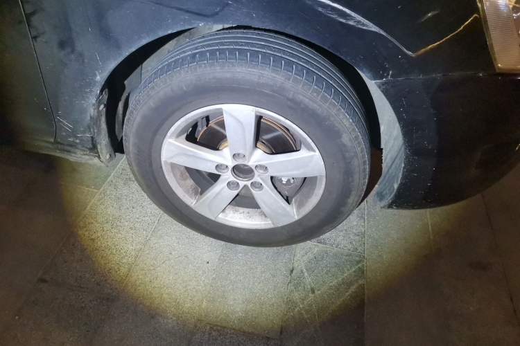 Used Volkswagen Santana 2013 1.6L Manual Fashion Edition Right Front Wheel Hub