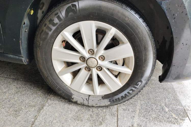 Used Volkswagen Santana 2013 1.6L Manual Fashion Edition Right Front Wheel Hub