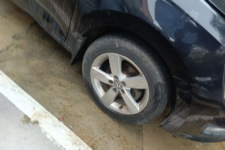 Used Volkswagen Santana 2013 1.6L Automatic Comfort Edition Right Front Wheel Hub