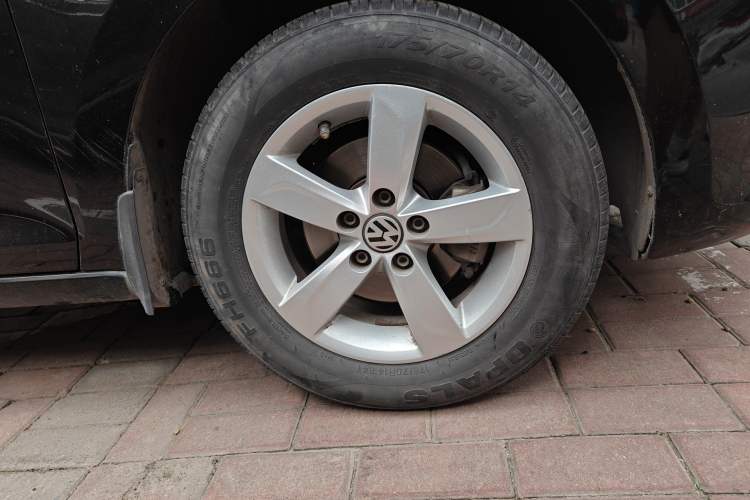 Used Volkswagen Santana 2013 1.6L Manual Fashion Edition Right Front Wheel Hub