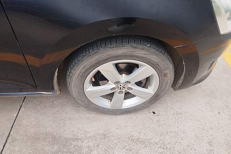 Used Volkswagen Santana 2013 1.4L Manual Comfort Edition Right Front Wheel Hub