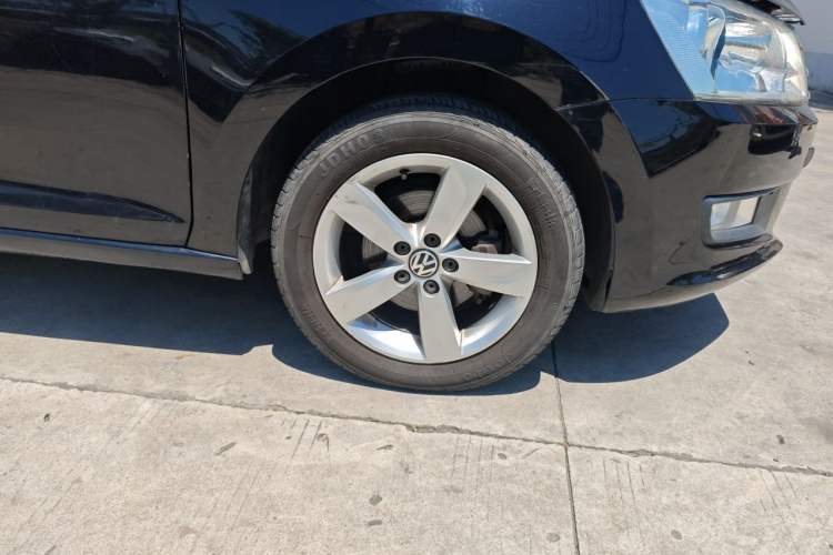 Used Volkswagen Santana 2013 1.6L Manual Comfort Edition Right Front Wheel Hub