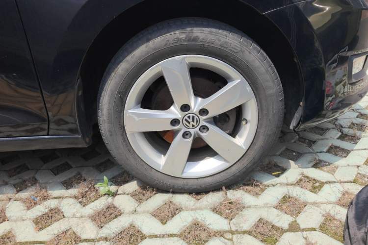 Used Volkswagen Santana 2013 1.6L Automatic Comfort Edition Right Front Wheel Hub