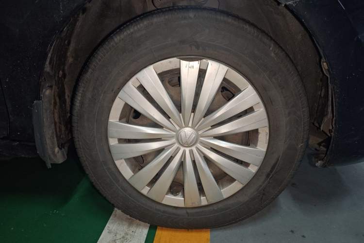 Used Volkswagen Santana 2013 1.6L Manual Fashion Edition Right Front Wheel Hub
