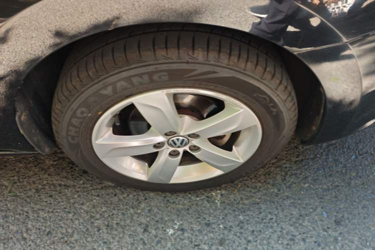 Used Volkswagen Santana 2013 1.6L Automatic Comfort Edition Right Front Wheel Hub