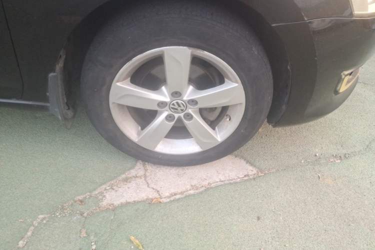 Used Volkswagen Santana 2013 1.6L Manual Comfort Edition Right Front Wheel Hub