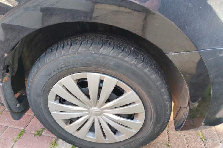 Used Volkswagen Santana 2013 1.6L Manual Fashion Edition Right Front Wheel Hub
