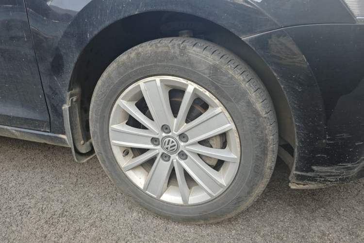 Used Volkswagen Santana 2013 1.6L Manual Luxury Edition Right Front Wheel Hub