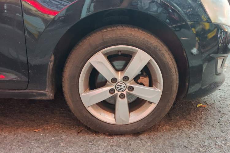 Used Volkswagen Santana 2013 1.6L Manual Comfort Edition Right Front Wheel Hub