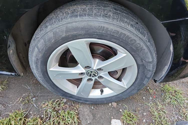 Used Volkswagen Santana 2013 1.6L Manual Comfort Edition Right Front Wheel Hub