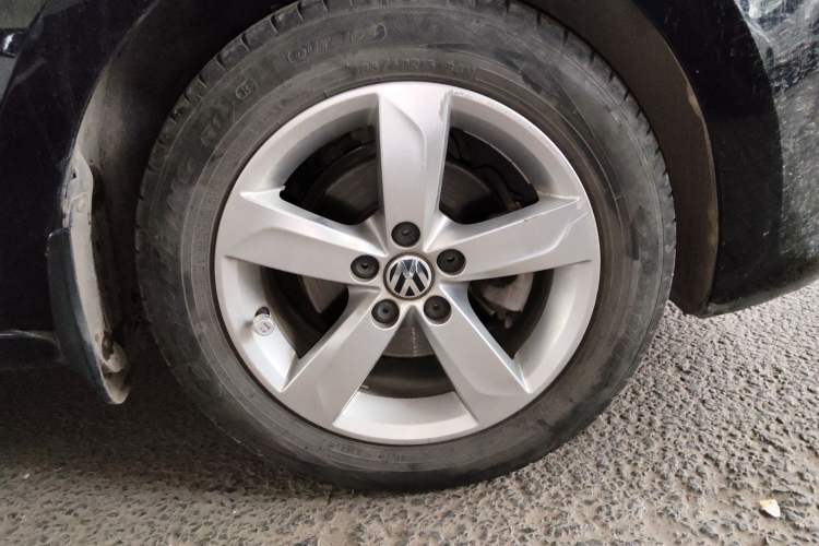 Used Volkswagen Santana 2013 1.4L Manual Comfort Edition Right Front Wheel Hub
