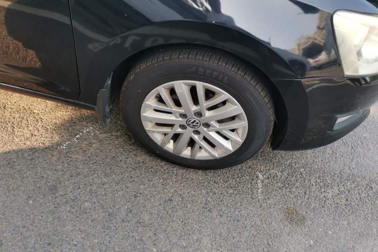 Used Volkswagen Santana 2013 1.6L Manual Luxury Edition Right Front Wheel Hub