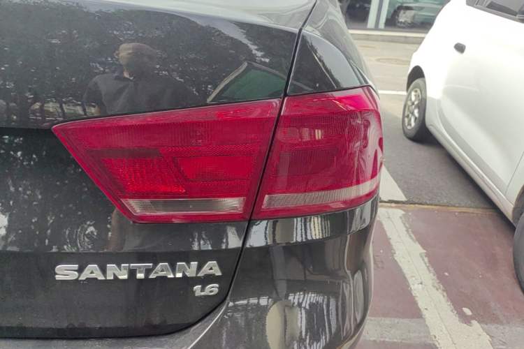 Used Volkswagen Santana 2013 1.6L Automatic Comfort Edition Right Rear Taillight