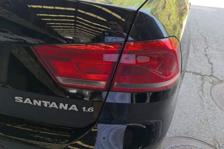 Used Volkswagen Santana 2013 1.6L Automatic Fashion Edition Right Rear Taillight