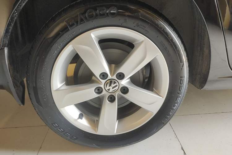 Used Volkswagen Santana 2013 1.6L Automatic Comfort Edition Right Rear Wheel Hub
