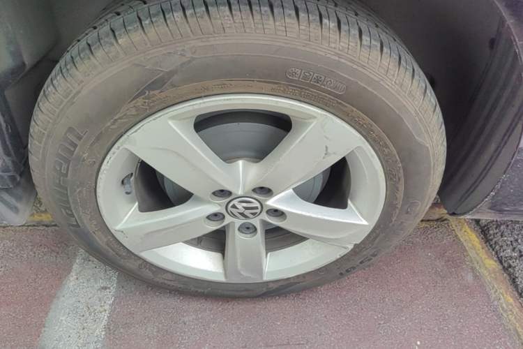 Used Volkswagen Santana 2013 1.6L Automatic Comfort Edition Right Rear Wheel Hub