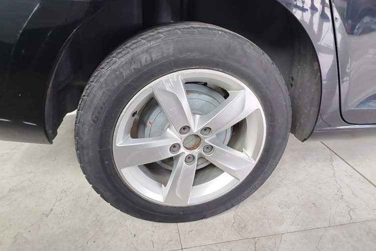 Used Volkswagen Santana 2013 1.6L Automatic Comfort Edition Right Rear Wheel Hub