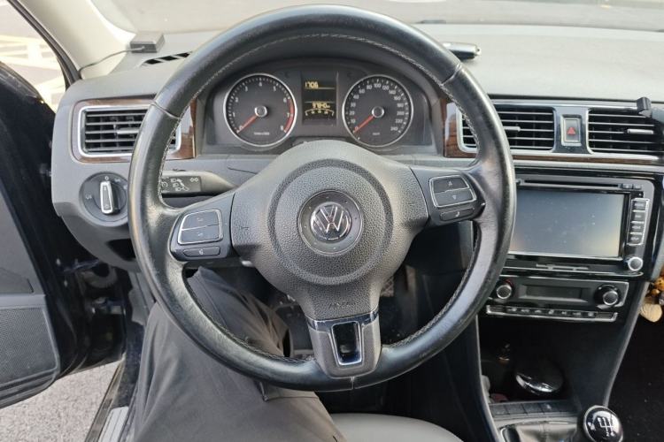 Used Volkswagen Santana 2013 1.6L Manual Luxury Edition Steering Wheel