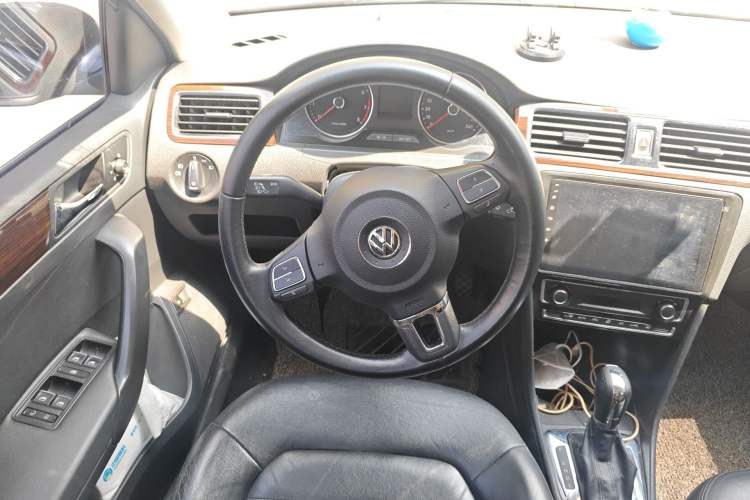 Used Volkswagen Santana 2013 1.6L Automatic Luxury Edition Steering Wheel