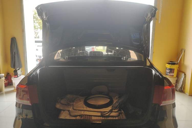 Used Volkswagen Santana 2013 1.6L Automatic Comfort Edition Trunk