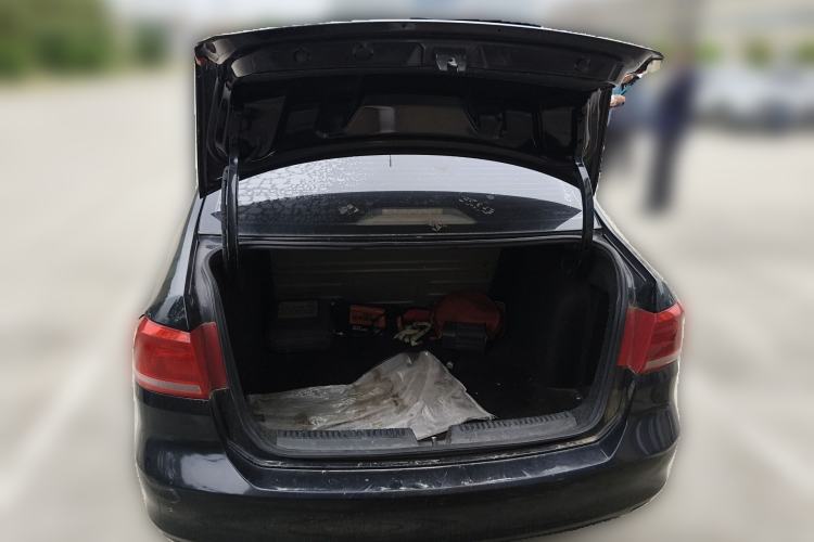 Used Volkswagen Santana 2013 1.4L Manual Fashion Edition Trunk