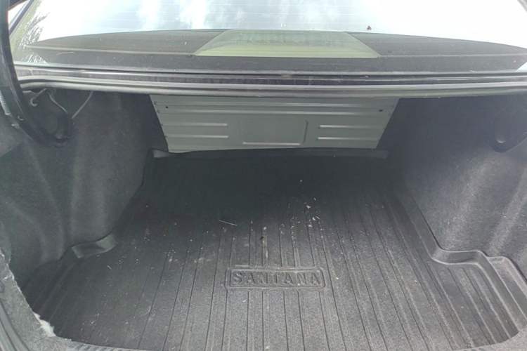 Used Volkswagen Santana 2013 1.6L Automatic Comfort Edition Trunk